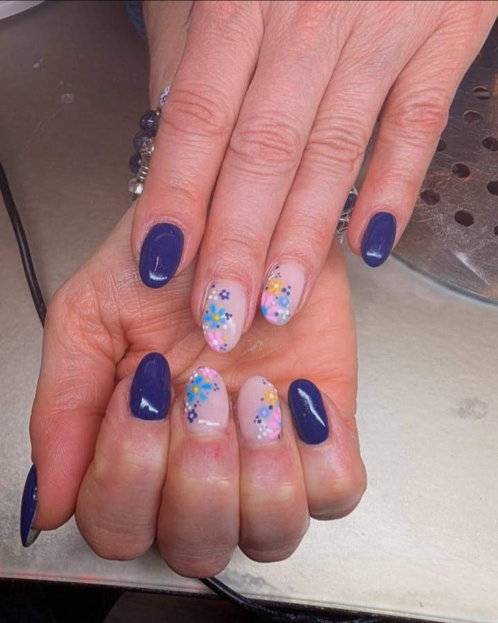 Pose vernis à ongles couleurs Le Mans