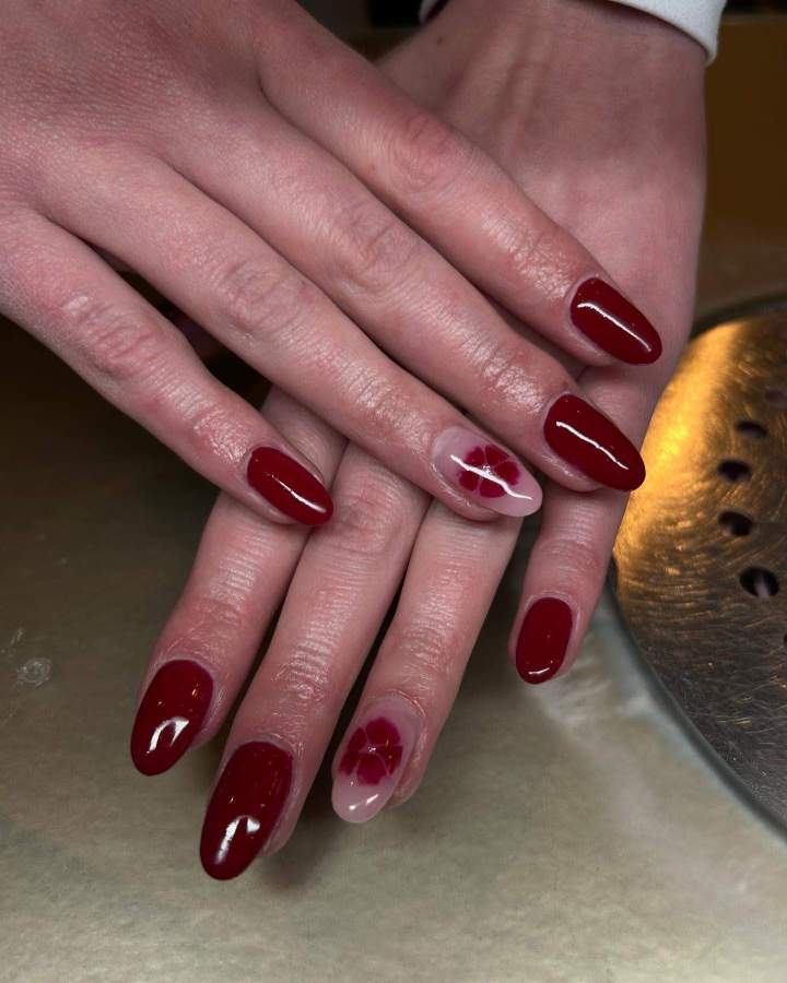 Vernis à ongles couleur rouge Le Mans