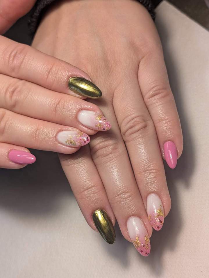 Nous embellissons vos ongles avec des capsules